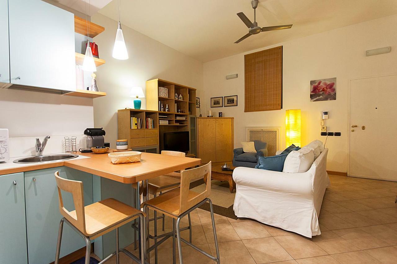 Elegant Apartment In Sant'Ambrogio ミラノ エクステリア 写真