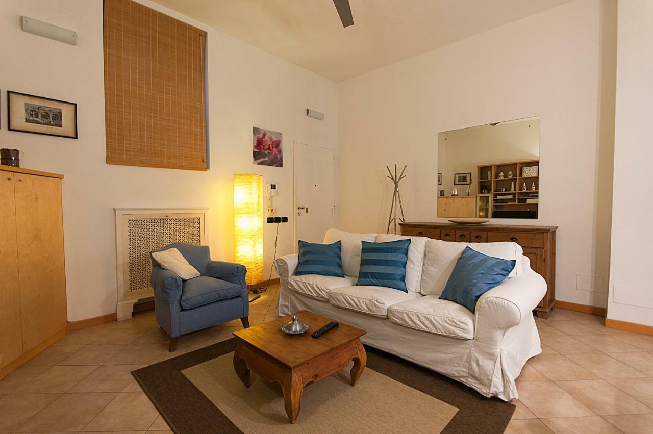 Elegant Apartment In Sant'Ambrogio ミラノ エクステリア 写真