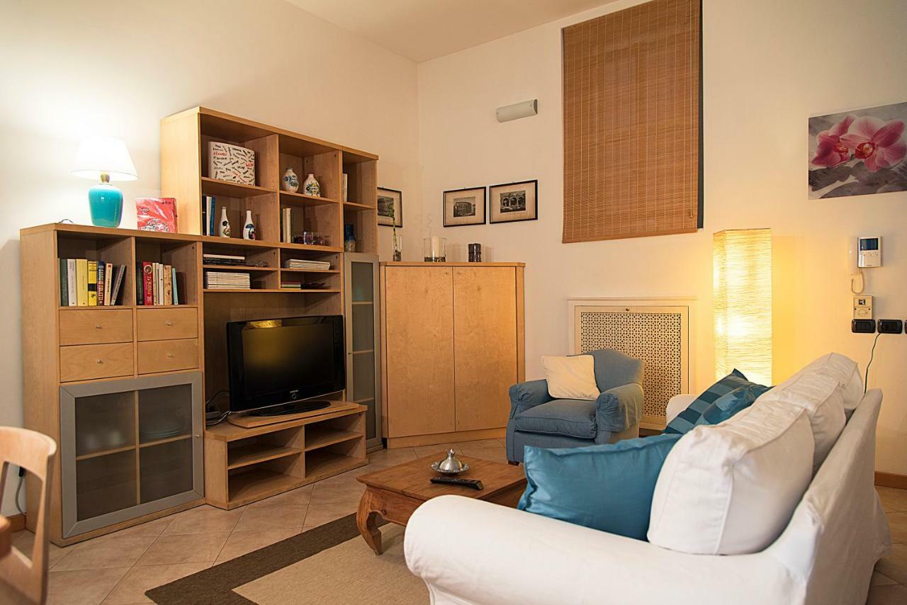 Elegant Apartment In Sant'Ambrogio ミラノ エクステリア 写真