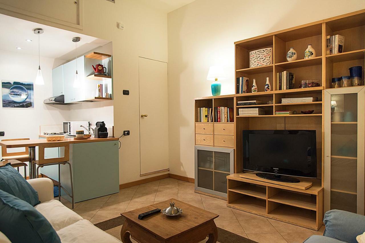 Elegant Apartment In Sant'Ambrogio ミラノ エクステリア 写真
